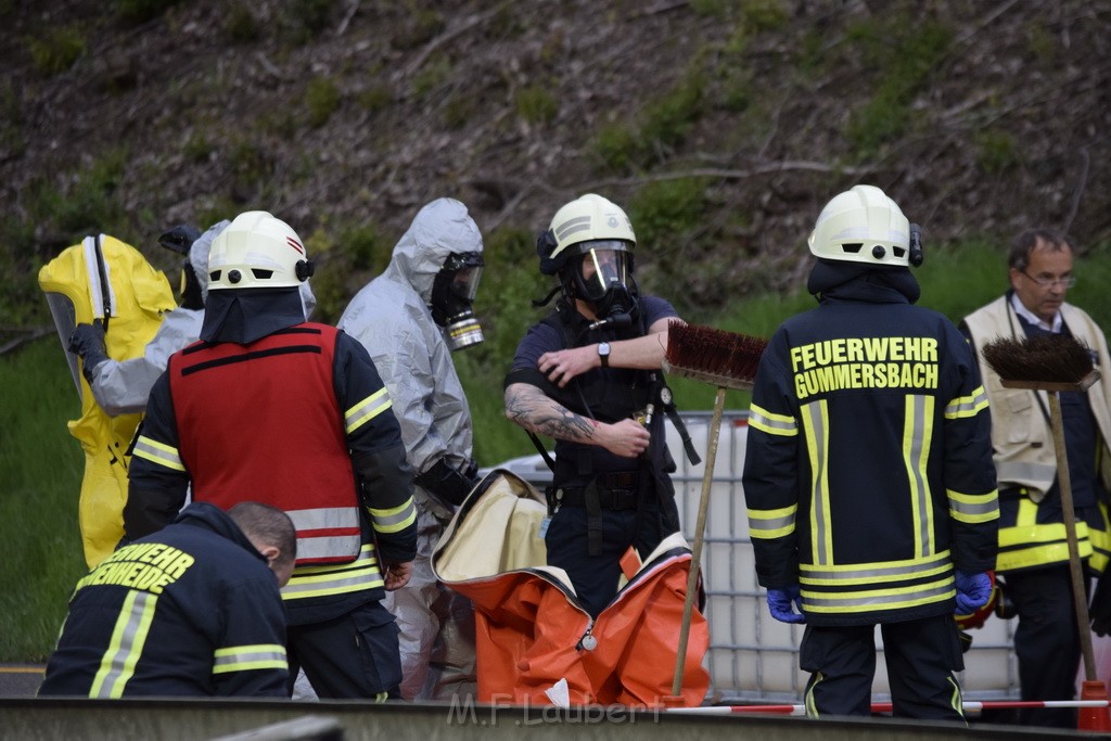 VU Gefahrgut LKW umgestuerzt A 4 Rich Koeln Hoehe AS Gummersbach P209.JPG - Miklos Laubert